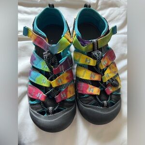 KEEN Newport Retro Tie Dye Sandals Size 4 NWOT